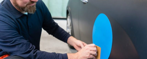 stickers publicitaires sur les voitures